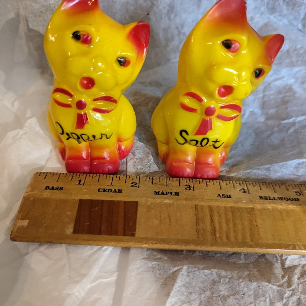 Vintage cat salt and pepper